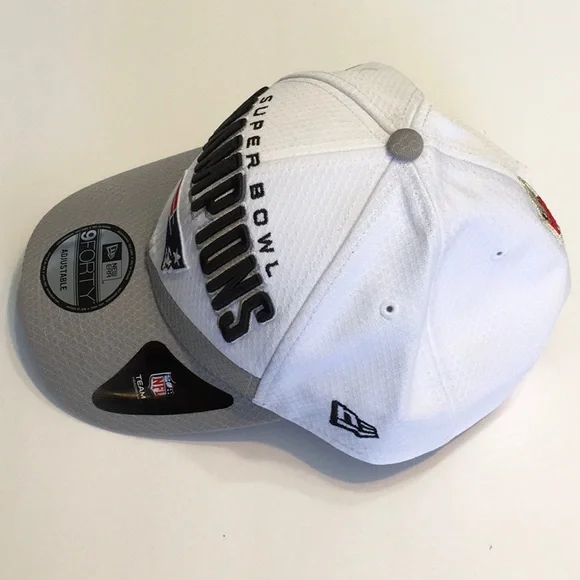 NFL New England Patriots ‘Super Bowl Champions’ New Era SnapBack Hat. - Picture 2 of 6